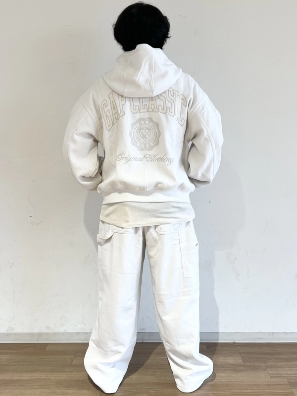 GAPロゴジップアップパーカー セットアップ 白のスタイリング | Gap