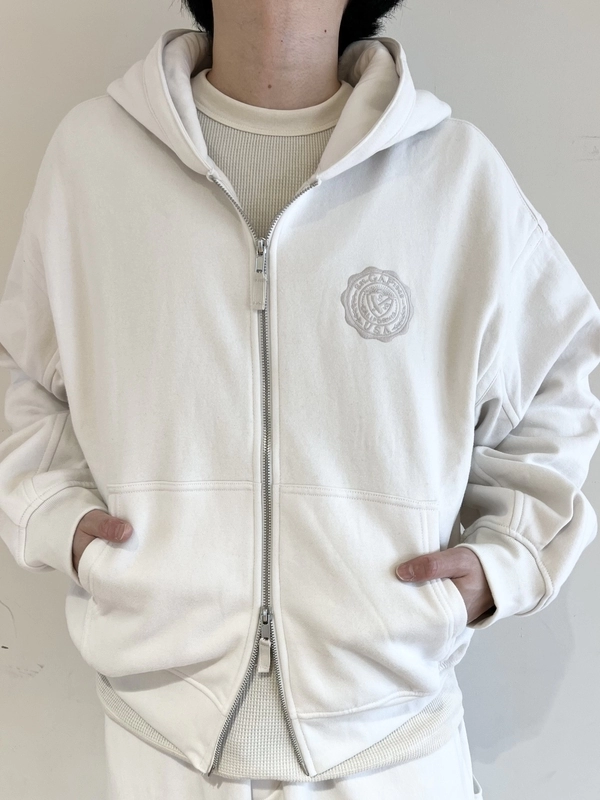 GAPロゴジップアップパーカー セットアップ 白のスタイリング | Gap