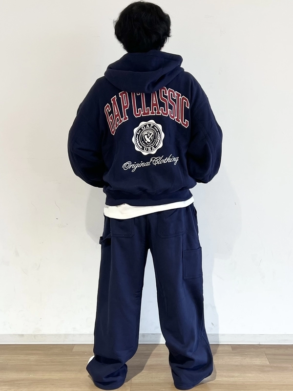 GAPロゴジップアップパーカー セットアップ ネイビーのスタイリング