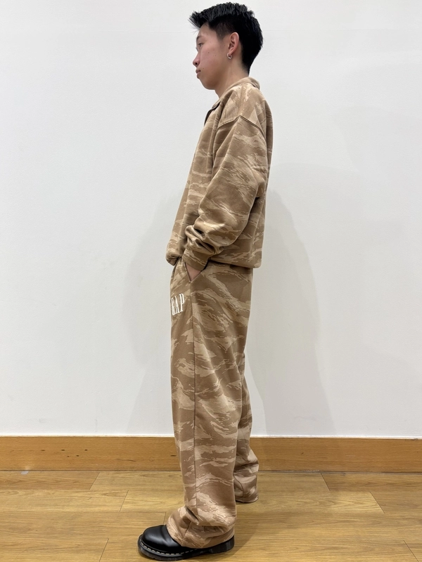 GAPロゴ✖️カモフラセットアップのスタイリング | Gap公式オンライン