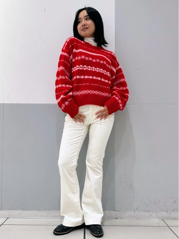 ホリデイムード高まる♪赤ニット×ホワイトコーデュロイ