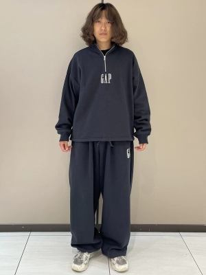 新作】スウェットセットアップのスタイリング | Gap公式オンラインストア