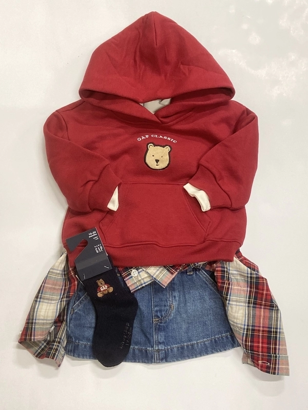 元気いっぱい『赤フーディー』コーデ