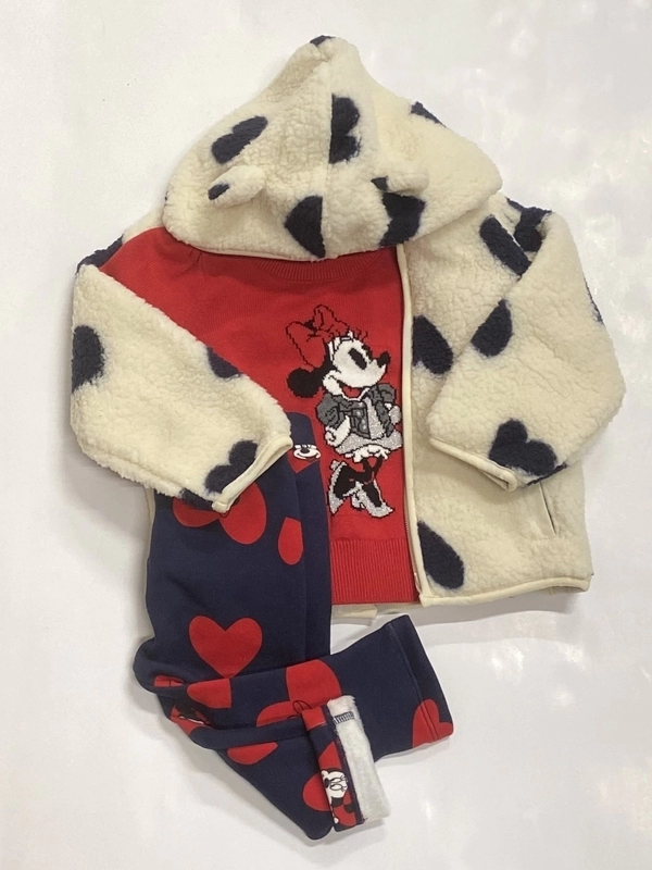 『ミニーちゃん』セーターコーデ