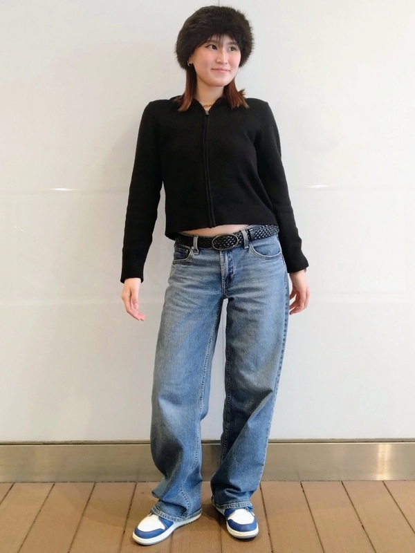 ゆるデニムを大人っぽく