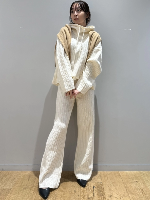 ニットセットアップでオールホワイトコーデ♡
