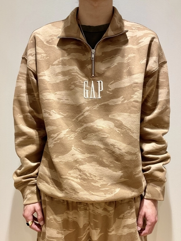 ユニセックスで大人気◎カモフラスウェットセットアップのスタイリング