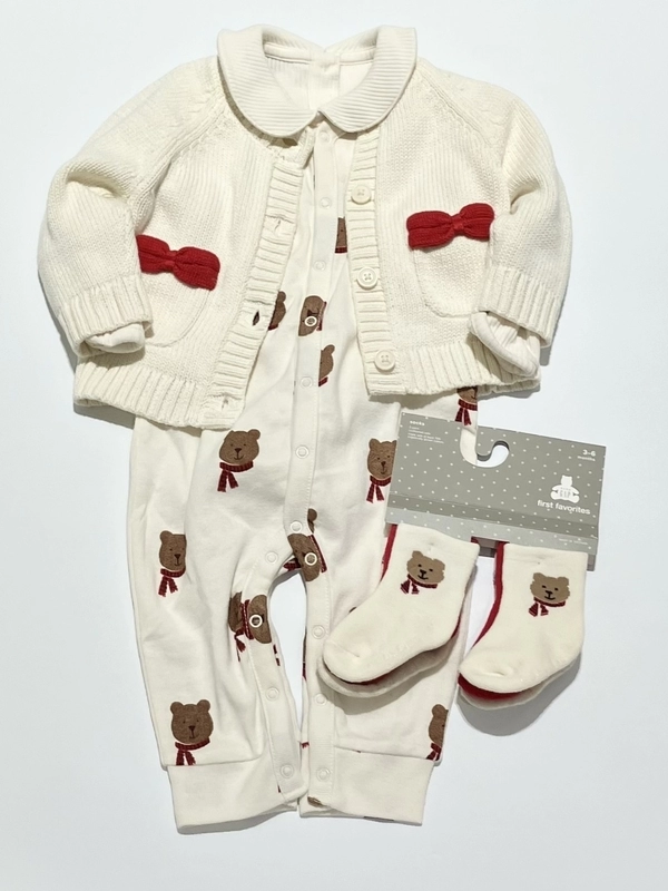 リボンがかわいいカーディガンコーデ