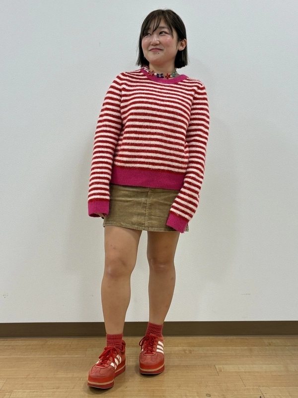 カラフルニットコーデ