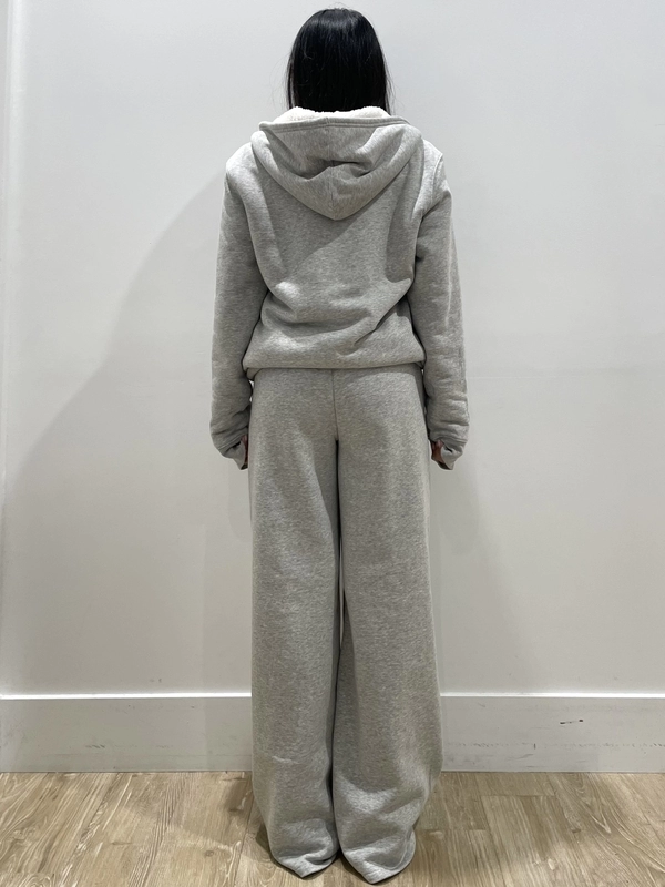 裏ボアスウェットでセットアップ風♪のスタイリング | Gap公式