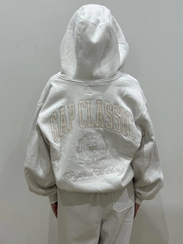 ホワイトセットアップコーデのスタイリング | Gap公式オンラインストア