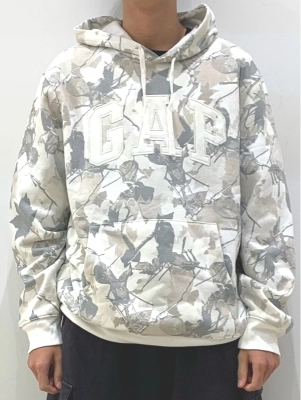 定番人気】GAPロゴパーカーにカモフラ柄！のスタイリング | Gap公式