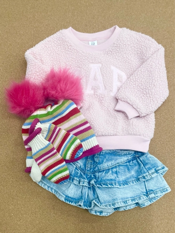 もこもこかわいい♡GAPロゴトレーナー