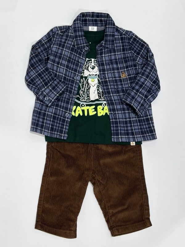 チェックシャツ×コーデュロイパンツの秋コーデ