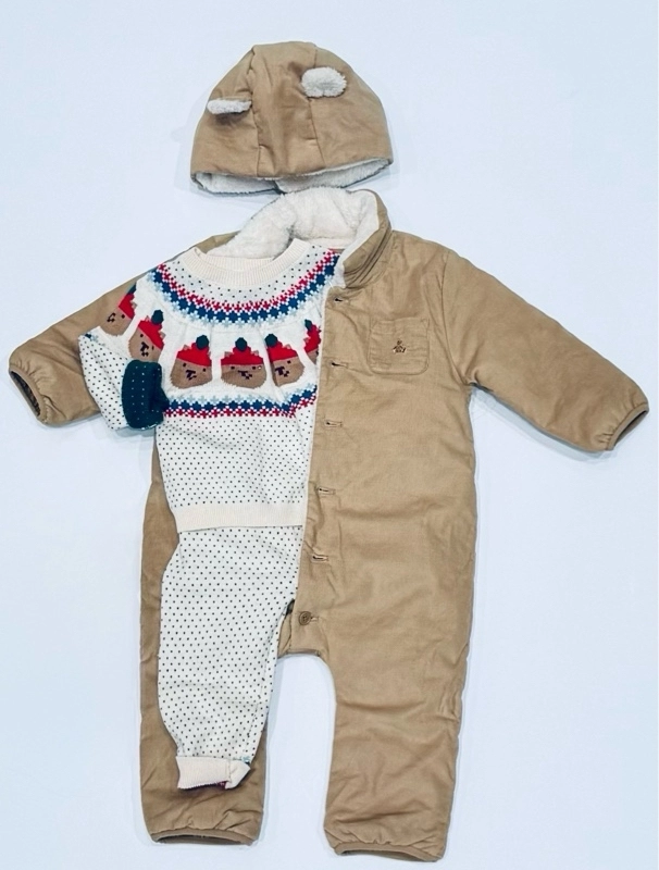 『初めて迎えるクリスマスお散歩フォトコーデ』