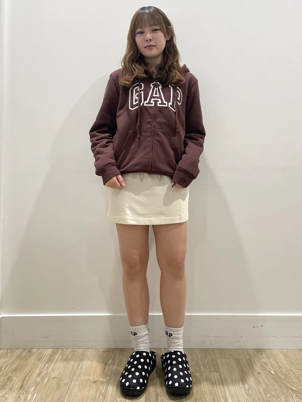 大人気のブラウンロゴパーカー♪