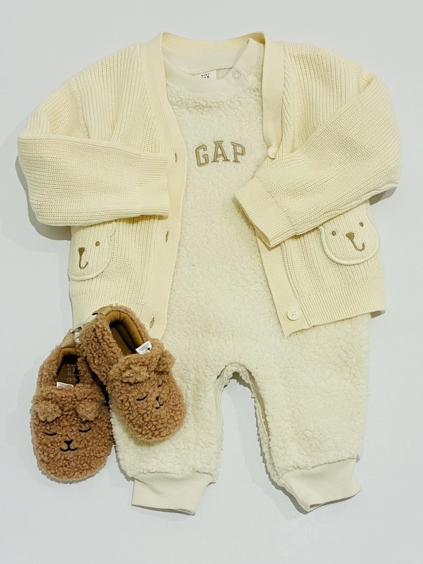 ベビー【ボアオールで冬の外出にぴったり】