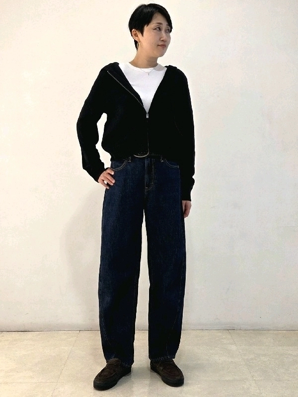 ニットパーカーでちょっと大人