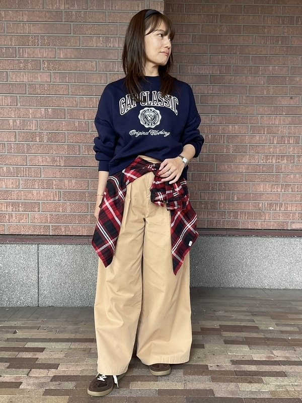 秋のスウェットコーデ