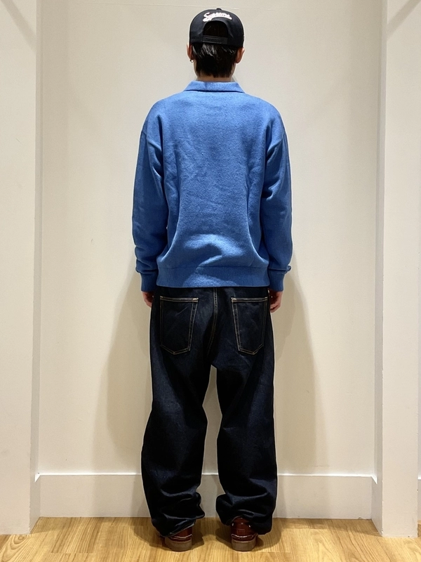 鮮やかカラー◎カシミアタッチポロセーターのスタイリング | Gap公式