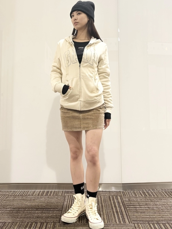 【新作】ふわもこボア付きロゴパーカー