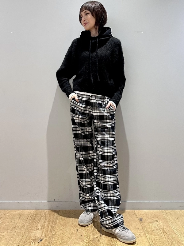 【静かな朝のホリデーコーデ】