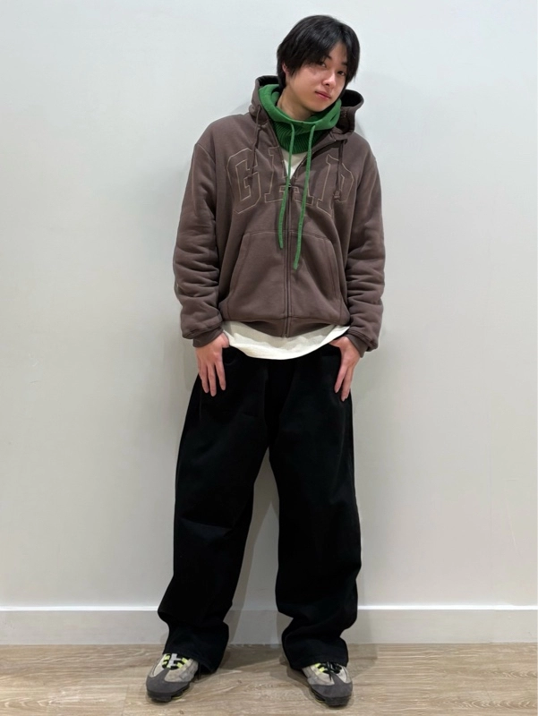 大人気の裏ボアロゴパーカー