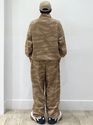 バズりセットアップ】迷彩セットアップコーデのスタイリング | Gap公式