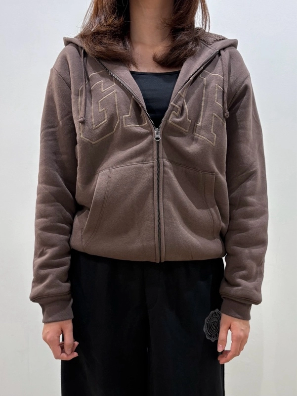 大人気ブラウンロゴボアパーカーのスタイリング | Gap公式オンラインストア