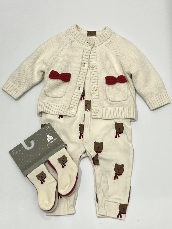 リボンが可愛いカーディガンコーデ