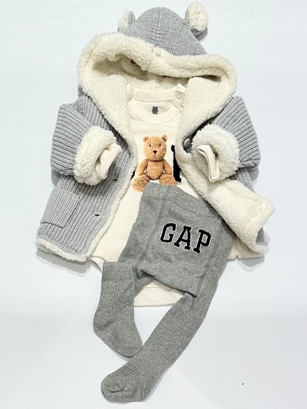 ボディスーツ×ロゴタイツ