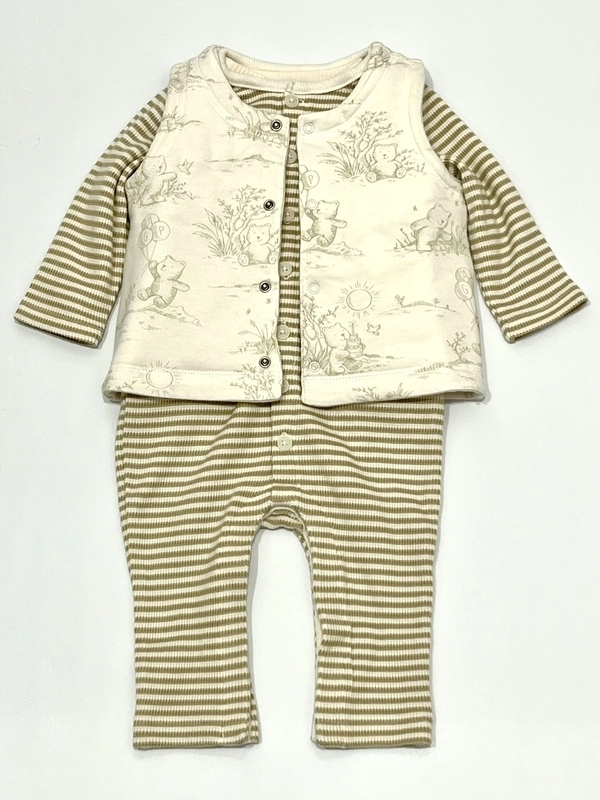 リバーシブルベストのコーデ