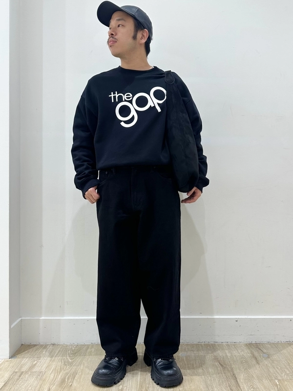 【大人気！スーパーバギーデニム】ブラックコーデ