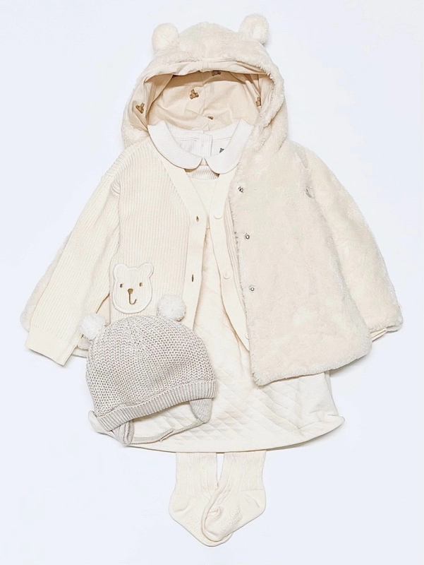 クリスマスふわふわ可愛いホワイトコーデ