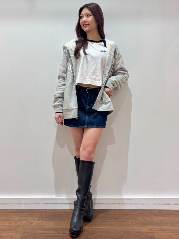 『大人気ロゴシェルパパーカーdeデニムガーリィーコーデ』