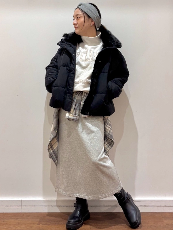 『ファー付きパファージャケットde大人カジュアルコーデ』