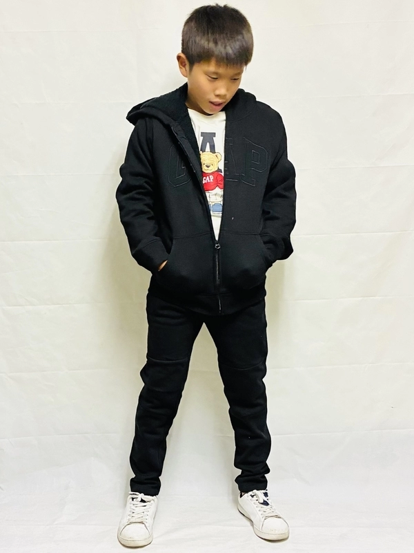 キッズ【人気のロゴボアパーカーで通学】
