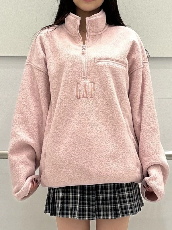 GAP ピンク フリース ハーフジップ ピンクが可愛いハーフジップのスタイリング | Gap公式オンラインストア