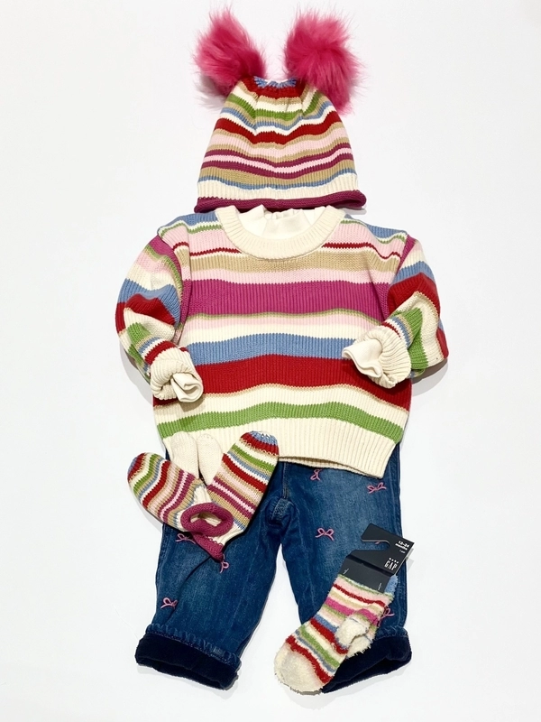 お揃い可能なカラフルボーダーセーターコーデ