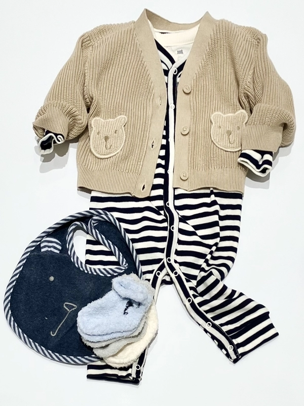 くまさんポケットカーディガンとボーダーカバーオールでお出かけ