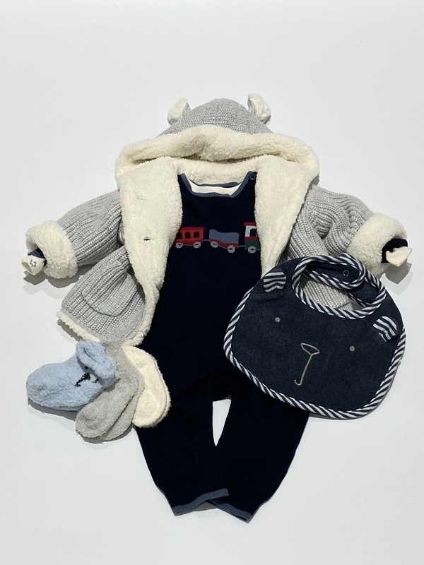 はじめてのニットは汽車ぽっぽのニットカバーオー