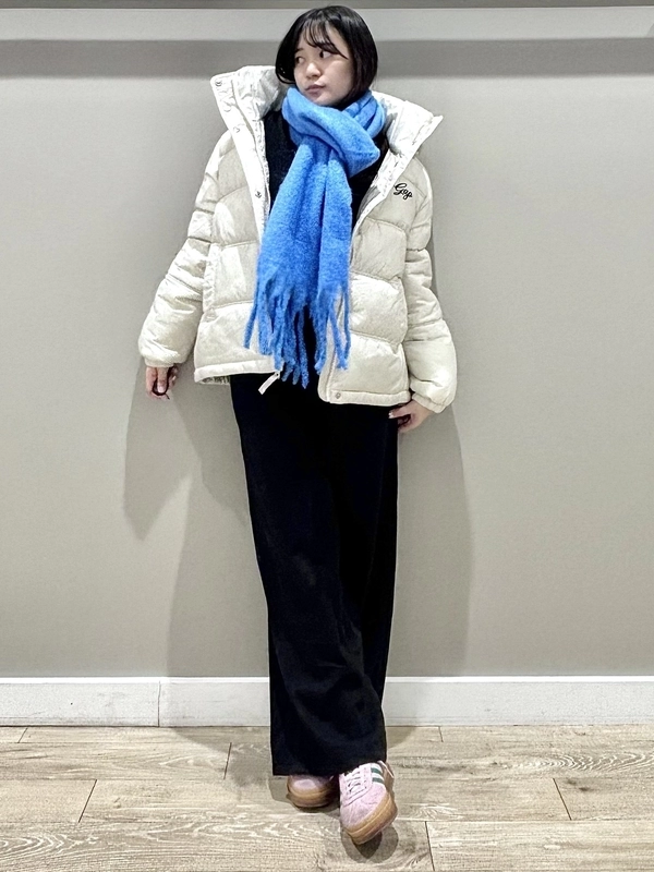 《差し色マフラー》 