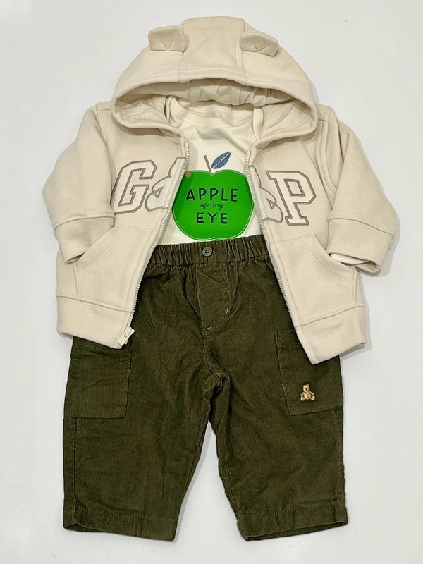 くまさんジップアップパーカーコーデ