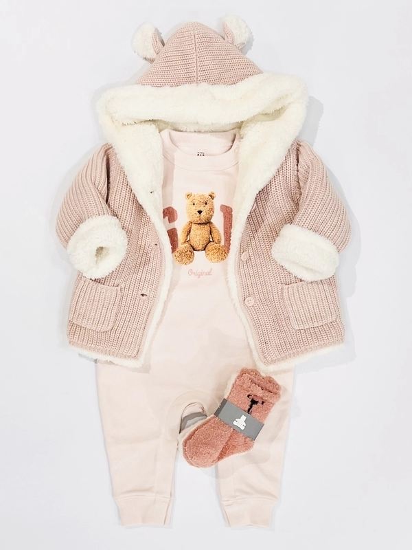 モコモコなピンクコーデ