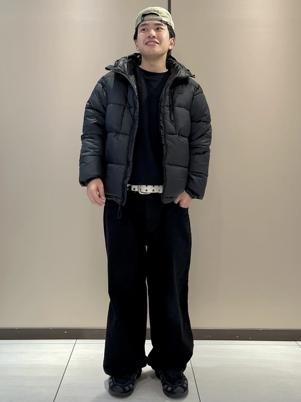 オールブラックで