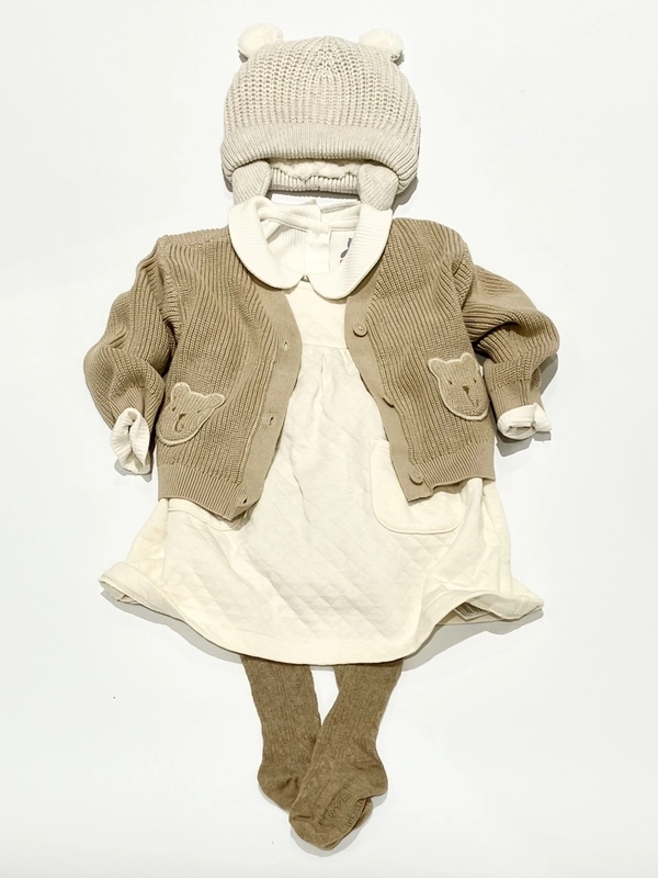 くまさんポケットベージュのお出かけコーデ