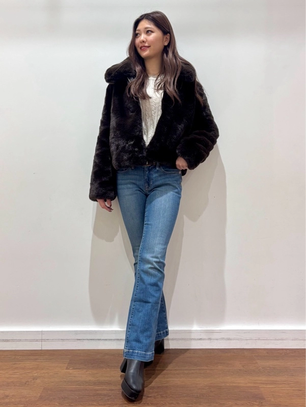 『トレンドアイテムファージャケットde大人カジュアルコーデ』