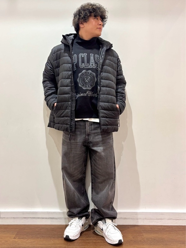 『Gapロゴモックネックトレーナーdeブラックコーデ』