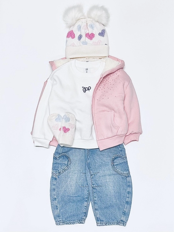 ミニgapロゴスウェット　可愛いハートコーデ