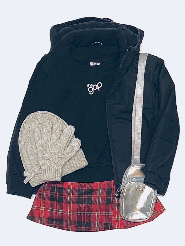 ミニgapロゴスウェット　可愛いクリスマスコーデ